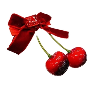 Barrette à cheveux en velours rouge avec cerises brillantes pour coiffure hivernale