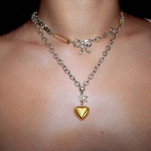 Collar de doble capa de acero inoxidable con pin de estrella, lazo y corazón de oro