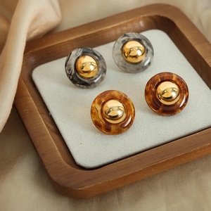 Vintage resin hoop earrings with amber marble texture and gold metal dome accents