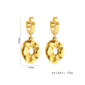 Modern gold-plated stainless steel earrings with irregular wavy rings and size details
