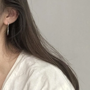 Minimalist S925 sterling silver spike hoop earrings for women with geometric pendant
