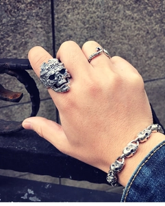 Bague tête de mort style punk gothique et bracelet gourmette avec fini argent vieilli
