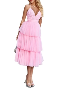Robe longue en tulle rose à volants étagés avec bretelles en V et jupe bouffante multicouche