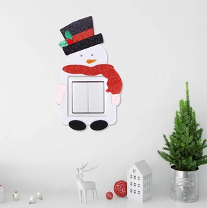 Detail van een sneeuwpop lichtschakelaar sticker met een rode glitter sjaal decoratie