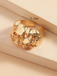 Detailed view of a gold gothic skull ring featuring a 1.7cm inner diameter measurement