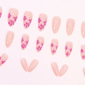 Faux ongles amande rose cerisier avec motifs floraux et paillettes argentées scintillantes