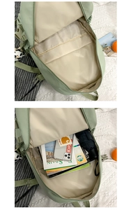 Vista interna dello zaino verde menta con ampi scomparti e tasche per organizzazione