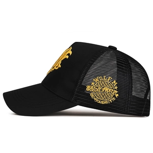 Schwarze Mesh-Trucker-Cap mit gelber Stickerei und atmungsaktivem Design