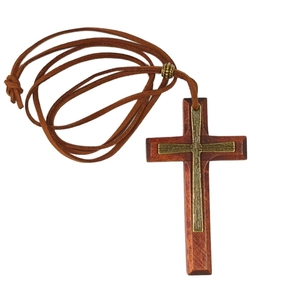 Vintage doppellagige Holzkreuzkette mit Bronzelegierung und braunem Lederband
