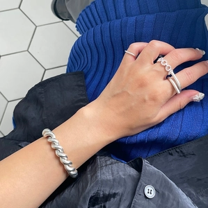 925 sterling silver geometric rings and thick twisted rope bangle on female hand