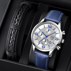 Détail de la montre à quartz et du bracelet tressé avec bracelet en cuir bleu