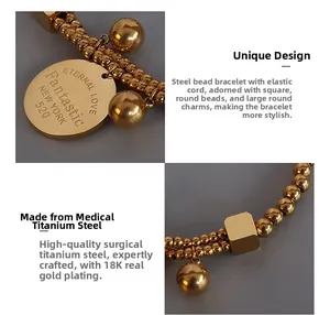 Détail du bracelet à perles en acier titane plaqué or 18K et pendentif gravé Eternal Love