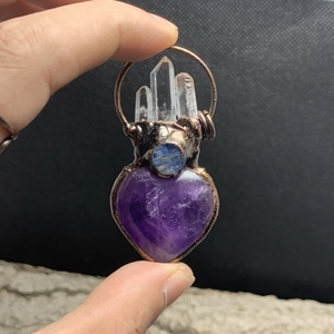 Close-up of heart amethyst with white crystal points and copper wire wrap details