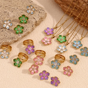 Collier Pendentif Pétale De Fleur Acier Inoxydable Plaqué Or 18K Émail Künstliche Perle Bijoux De Mode Élégants Pour Femmes