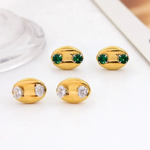Elegante goldene ovale Ohrstecker mit grünen und weißen Zirkonia im Vintage-Stil