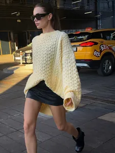 Pale yellow cable knit sweater with oversized fit and round neck for a retro urban look