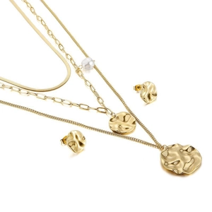 Ensemble de bijoux minimaliste multicouche en acier doré avec perle et pendentifs texturés