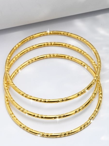 Lot de 4 joncs de 3mm plaqués or 24 carats avec motif sergé texturé et finition étincelante