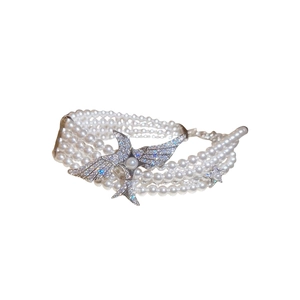 Choker de perles multicouches élégant avec pendentif oiseau en zircon et détails d'étoiles