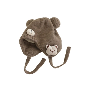 Winter-Strickmütze für Babys mit Bärenohren und Ohrenklappen in Dunkelbraun für Kleinkinder
