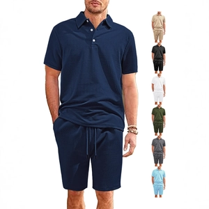 Set polo e pantaloncini da uomo in maglia a nido d'ape in vari colori con finitura testurizzata