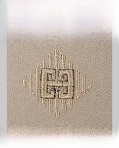 Close-up of diamond-shaped embroidery with interlocking G logo on beige cotton cap