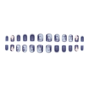 Korte vierkante kunstnagels met blauw marmerverloop en gouden artistieke details