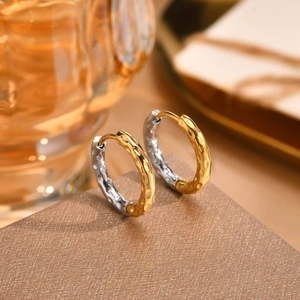 Boucles d'oreilles créoles bicolores en acier inoxydable martelé pour femmes