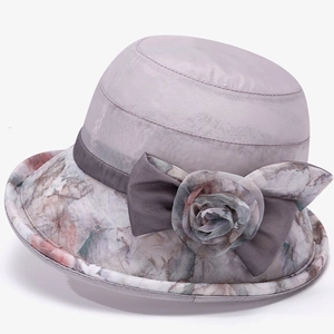 Chapeau de soleil gris respirant pour femmes avec imprimé floral et nœud en ruban chic