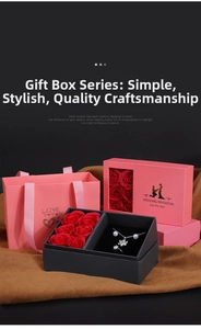 Coffret cadeau rose avec roses rouges et rangement bijoux pour moments romantiques