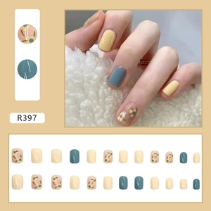 Short square yellow flower press-on nail set with 24 pieces for women manicure