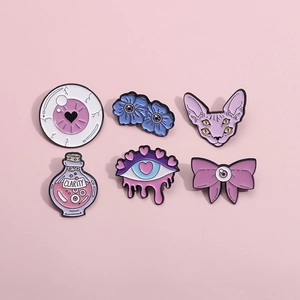 Set di 6 spille in smalto rosa con gatti, fiori e occhi su base in metallo dorato
