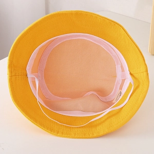 Dettaglio interno cappello alla pescatora giallo per bambini con fodera in rete