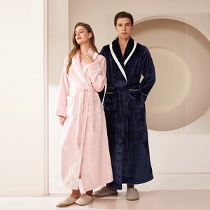 Plüsch-Flanell-Bademäntel für Paare in Pink und Marineblau mit Schalkragen und Bindegürtel