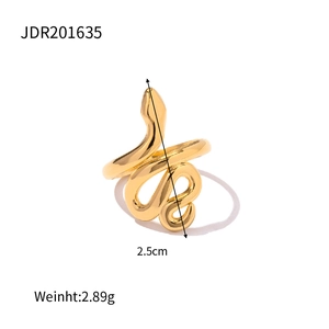 Detailed macro view showing the 2.5cm height and dimensions of the golden snake ring