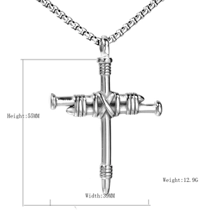 Pendentif croix en acier titane pour hommes avec dimensions de 55mm par 39mm