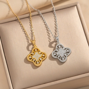 Collana quadrifoglio di lusso placcata oro 18k in acciaio inossidabile con zirconi