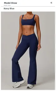 Ensemble de yoga bleu marine avec brassière courte et pantalon évasé à taille haute