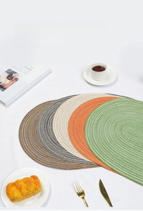 Set di cinque tovagliette ovali in cotone intrecciate a mano in vari colori della terra