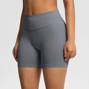 Vue détaillée du short de yoga gris sans couture avec taille haute et texture du tissu