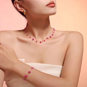Parure bohème avec collier et bracelet en pierres naturelles roses et acier doré