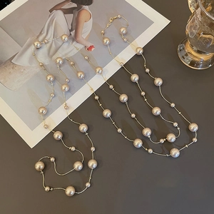 Long collier station élégant avec perles fantaisie et chaîne dorée pour bijoux femme