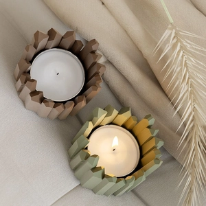 Moule silicone photophore cristal géométrique en marron et vert avec bougies chauffe-plat