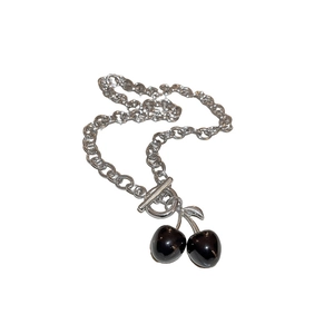 Chic silver-colored chain necklace with black cherry pendant and stylish OT toggle clasp