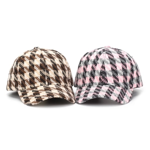 Détail du motif pied-de-poule sur les casquettes de baseball en laine mélangée