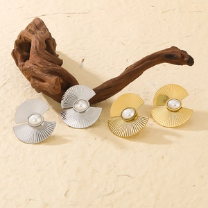 18k gold plated stainless steel fan shaped irregular pearl stud earrings in gold and silver