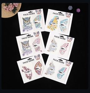Détail de 6 autocollants de bijoux de visage avec motifs de papillons et fleurs pour festival