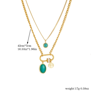Collier double couche en titane doré avec turquoise et pendentif en pierre verte ovale