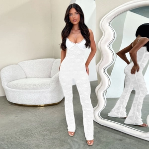Body sexy in pizzo bianco da donna con spalline sottili e dettaglio schiena nuda