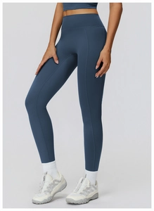 Vue latérale du legging de yoga bleu-gris taille haute avec une finition mate
